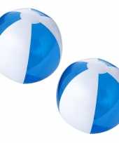 2x stuks opblaasbare ballen blauw wit 30 cm buitenspeelgoed